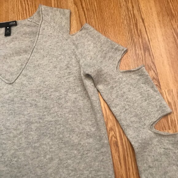 Aqua Cashmere Gray V-neck Cutout Sleeves Sweater S - Picture 5 of 9